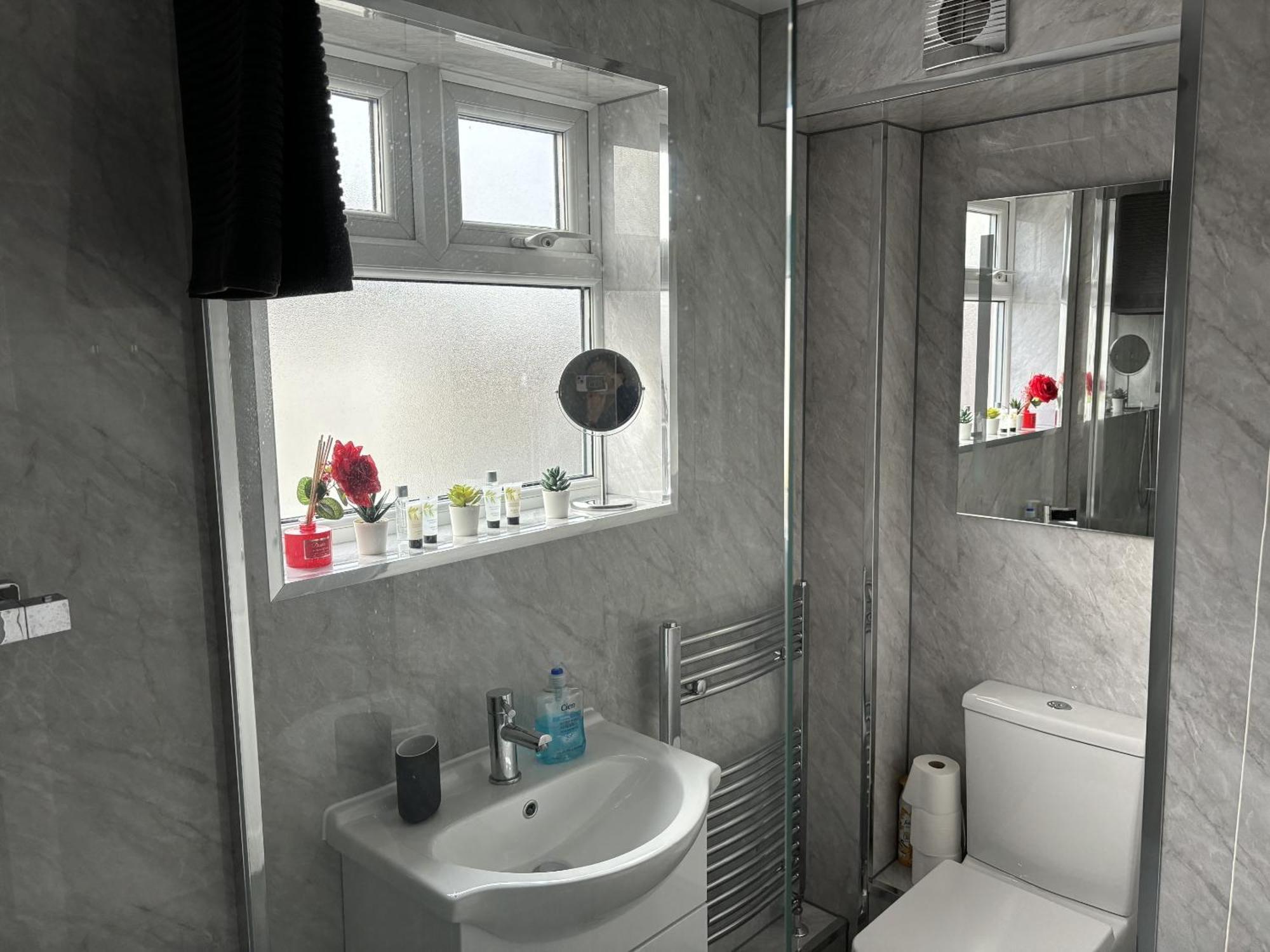 Cosy Corner - 2 Beds, Free Parking, Next To Southampton General Hospital Villa Luaran gambar