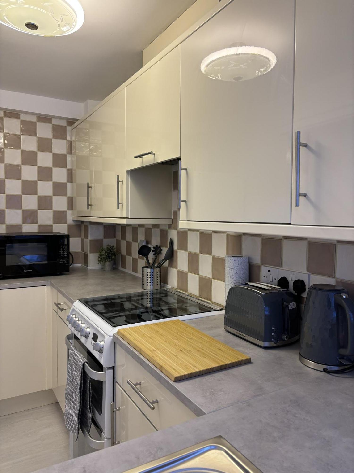 Cosy Corner - 2 Beds, Free Parking, Next To Southampton General Hospital Villa Luaran gambar