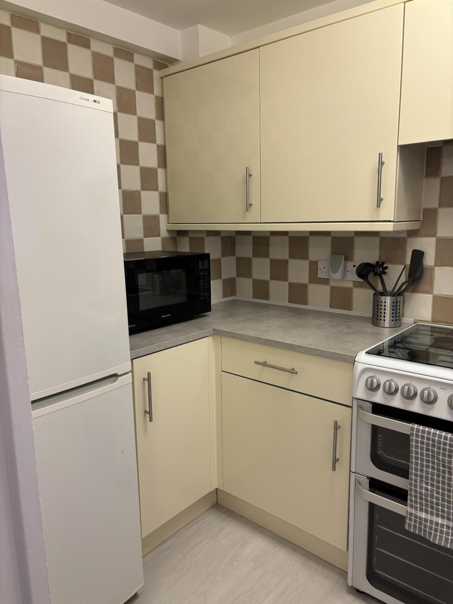 Cosy Corner - 2 Beds, Free Parking, Next To Southampton General Hospital Villa Luaran gambar