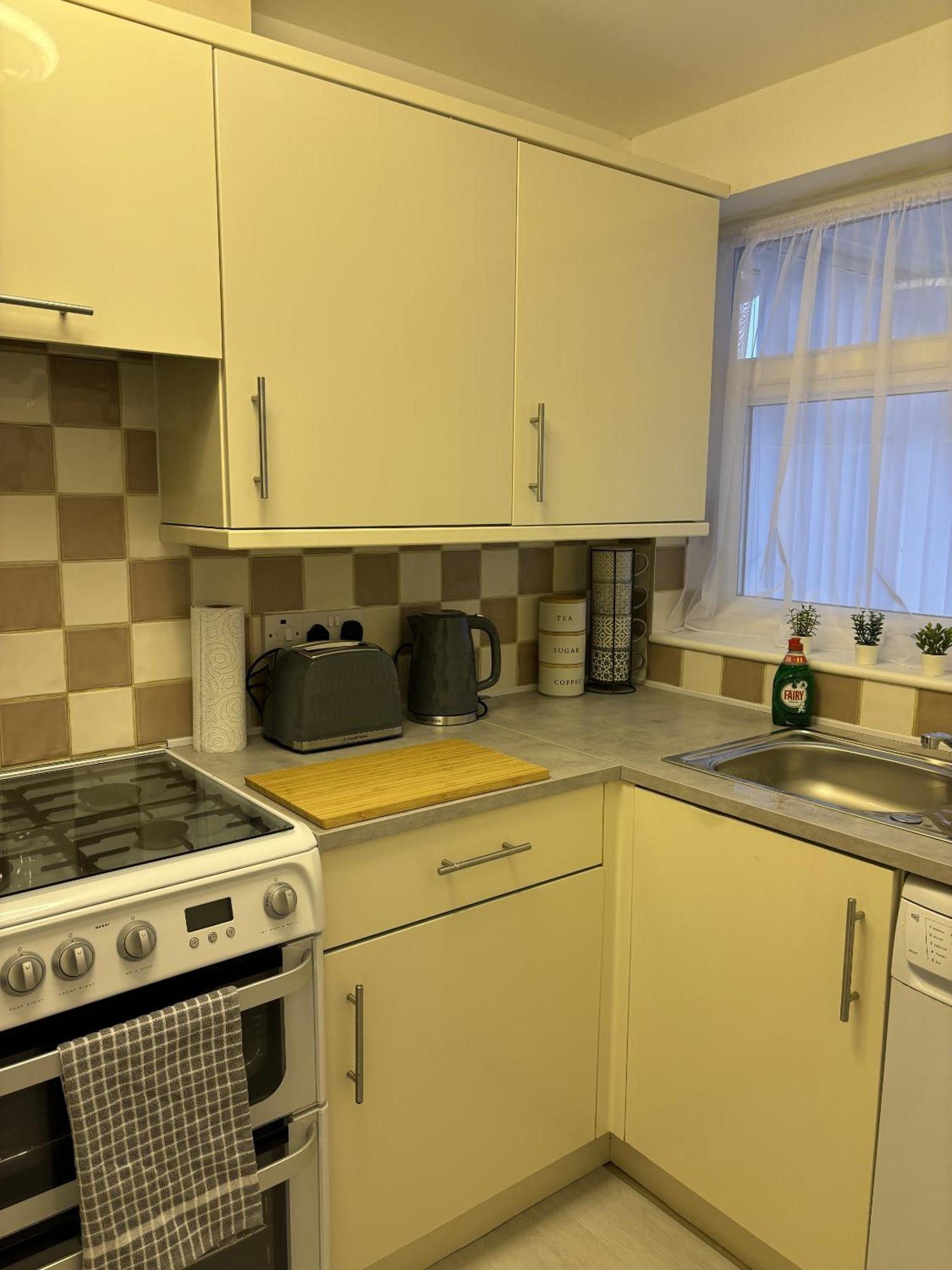 Cosy Corner - 2 Beds, Free Parking, Next To Southampton General Hospital Villa Luaran gambar